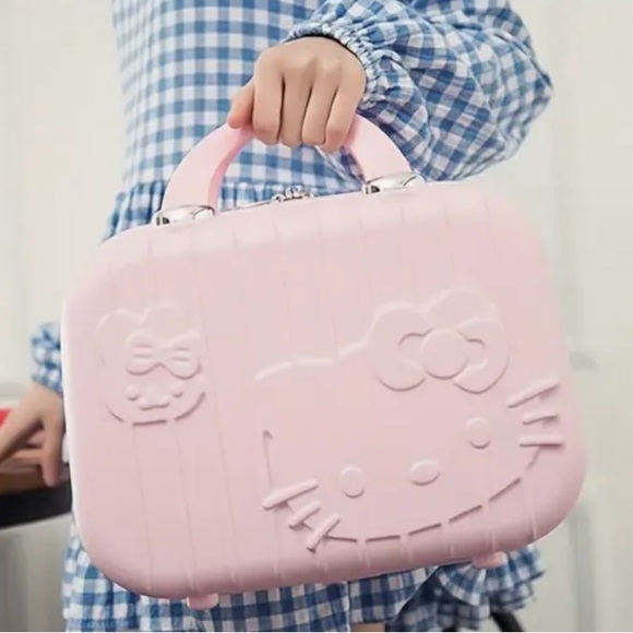 Brand New Adorable Sanrio Hello Kitty Cosmetic Case